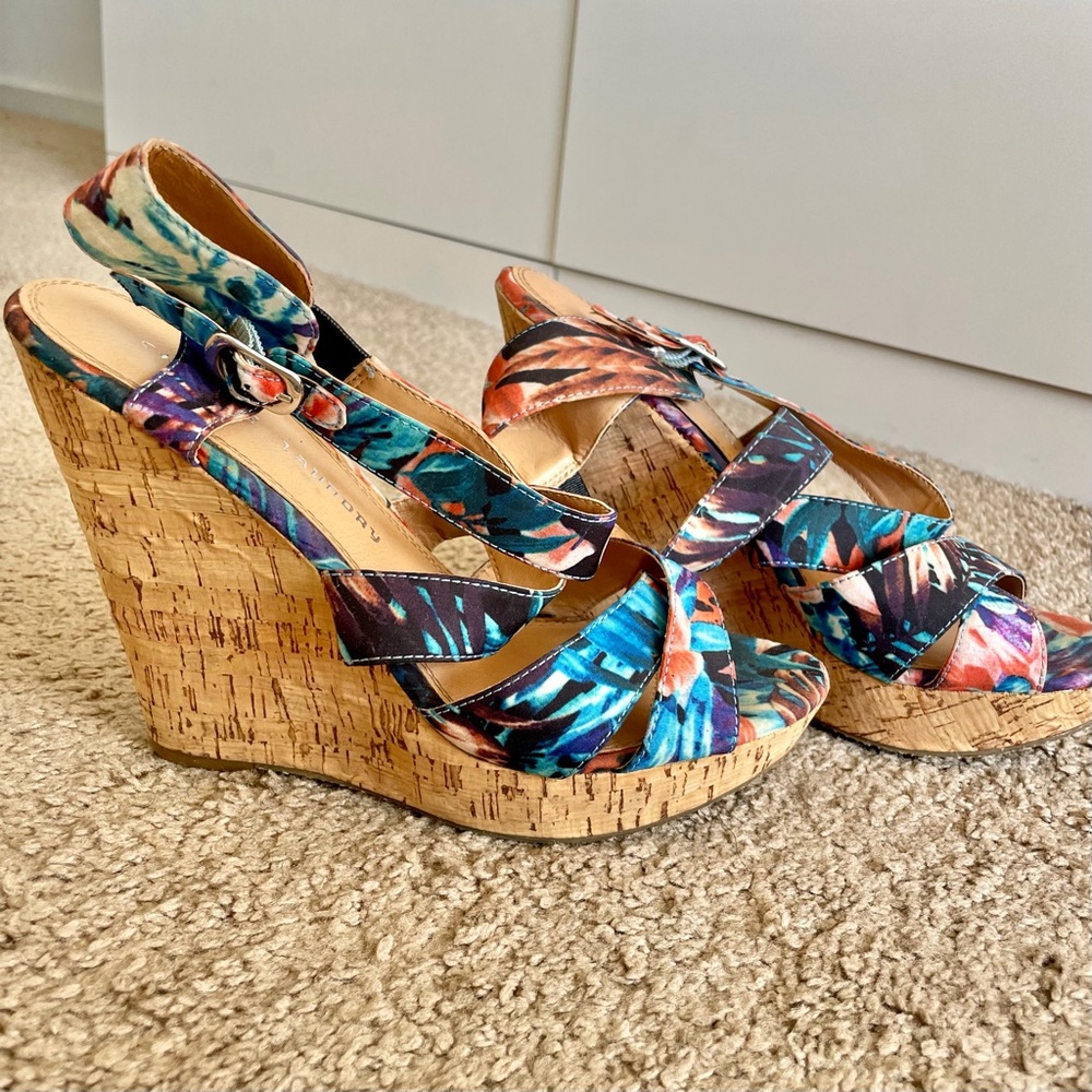 Chinese Laundry Marianne Floral Tropical Platform Wedges Size 9